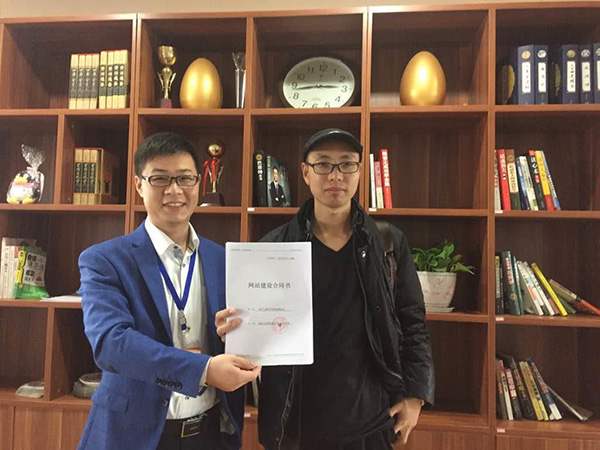 客戶合影.jpg 客戶合影.jpg