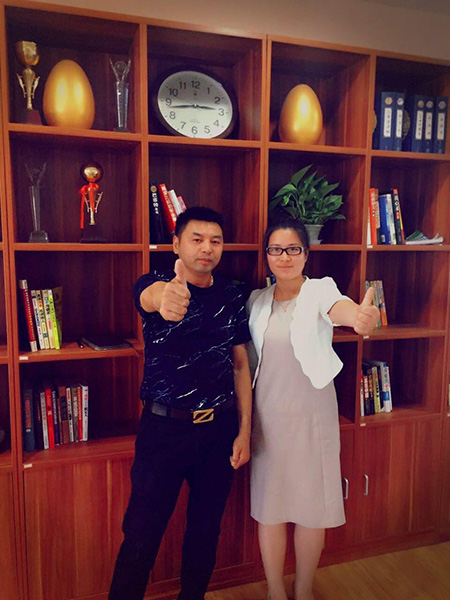 客戶合影.jpg 客戶合影.jpg