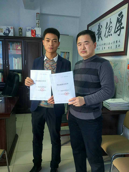 客戶合影.jpg 客戶合影.jpg